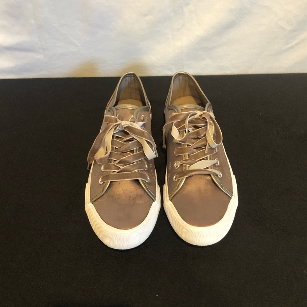 Shoes - Picture 2 of 5